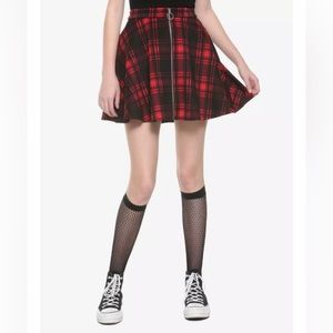 Hot Topic Plaid Circle Skirt with Zipper and Pockets, Red & Black, XS